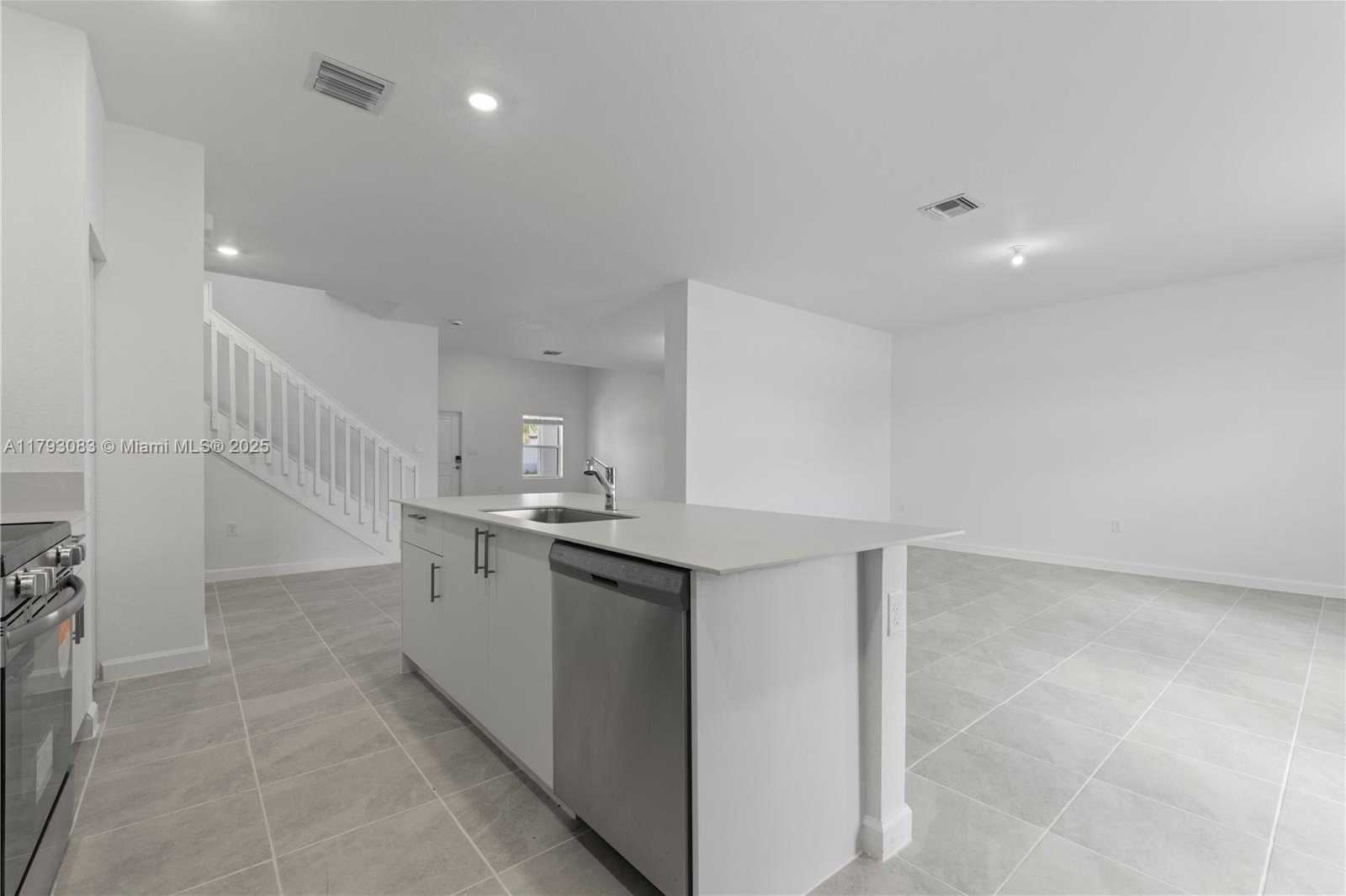 Small Image of 2912 SE 23RD AVE #2919, Homestead Number 7
