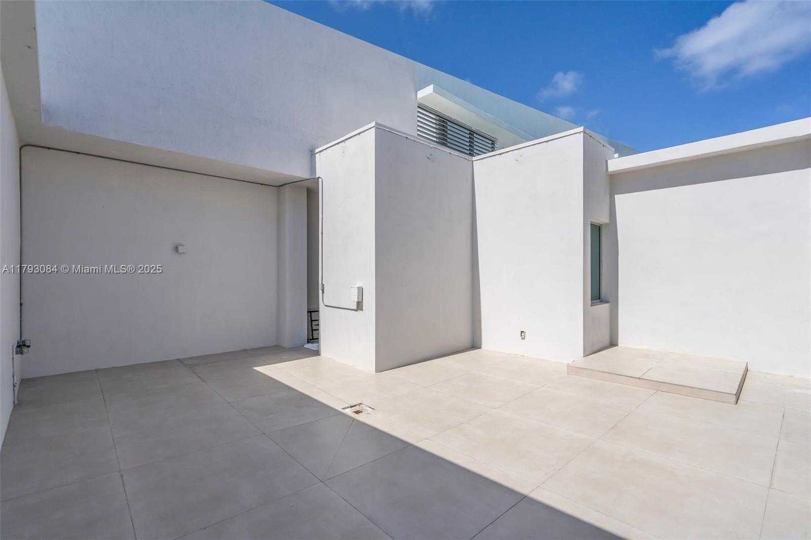 Small Image of 92 SOUTH WEST 3RD ST #5204, Miami Number 26