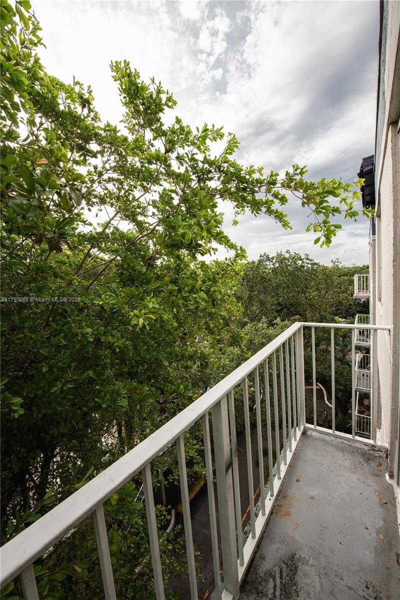 Small Image of 1720 NORTH WEST N RIVER DR #607, Miami Number 33
