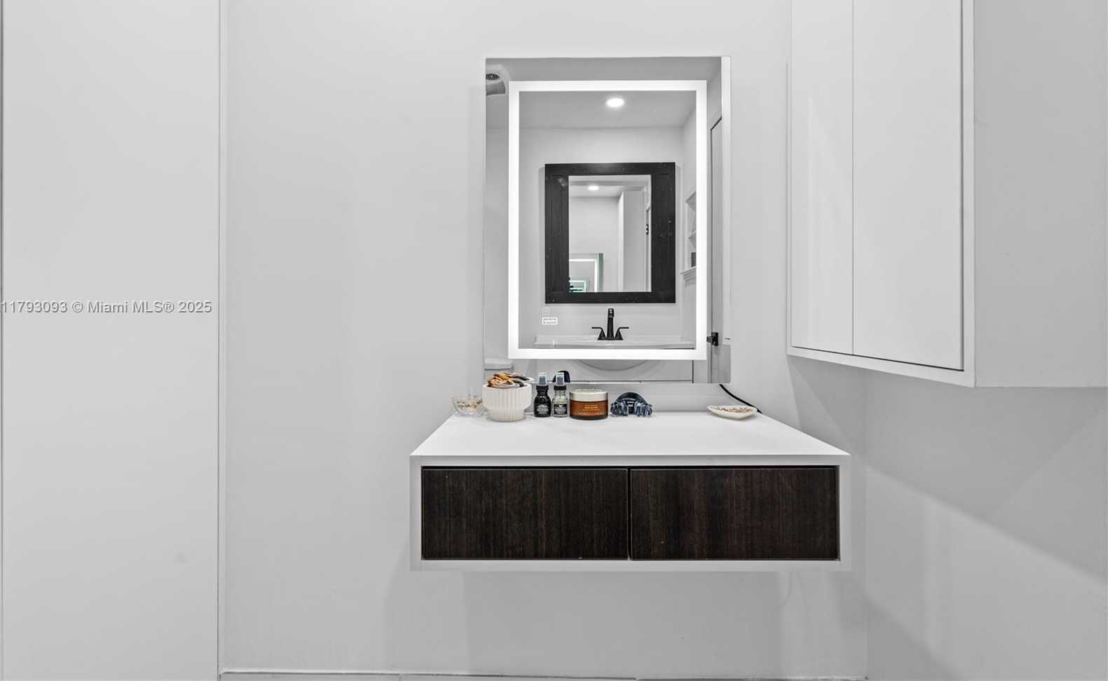 Small Image of 1408 BRICKELL BAY DR #704, Miami Number 16