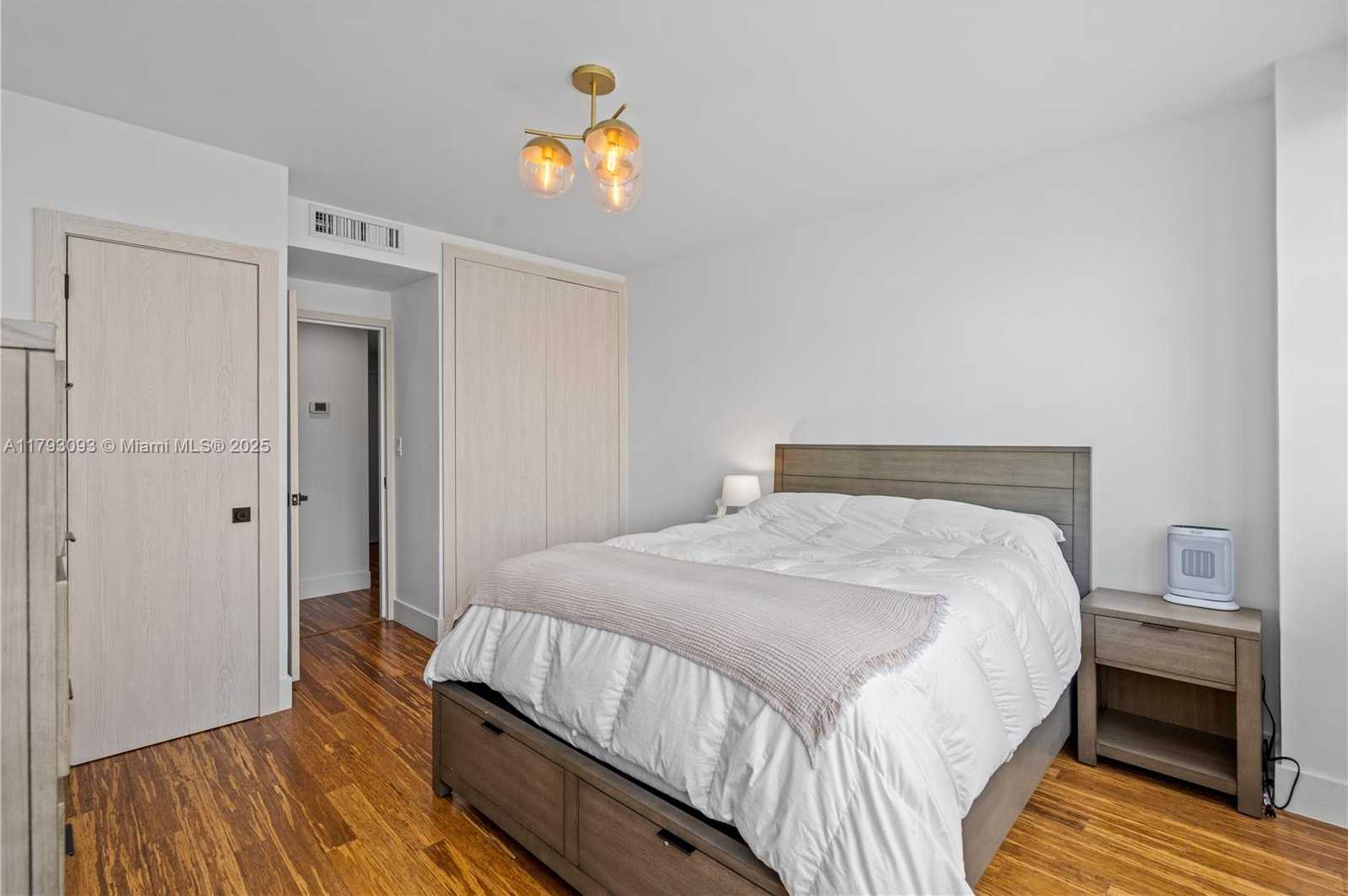 Small Image of 1408 BRICKELL BAY DR #704, Miami Number 17
