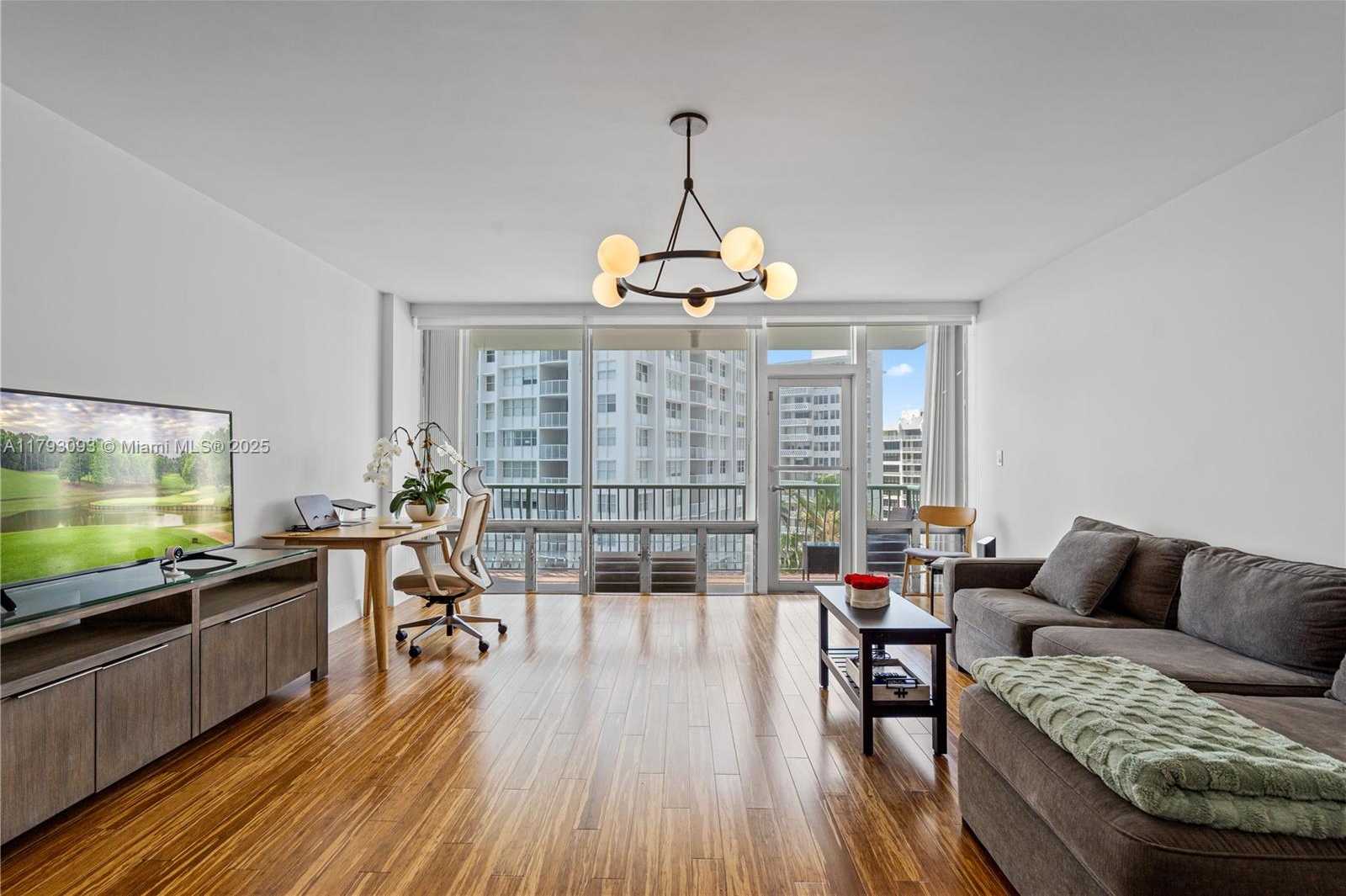 Small Image of 1408 BRICKELL BAY DR #704, Miami Number 3