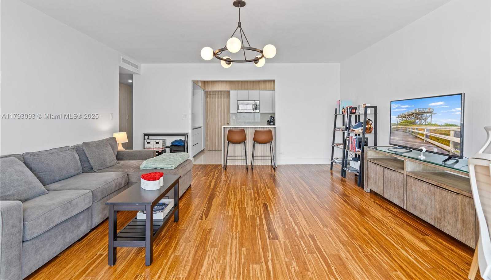 Small Image of 1408 BRICKELL BAY DR #704, Miami Number 4