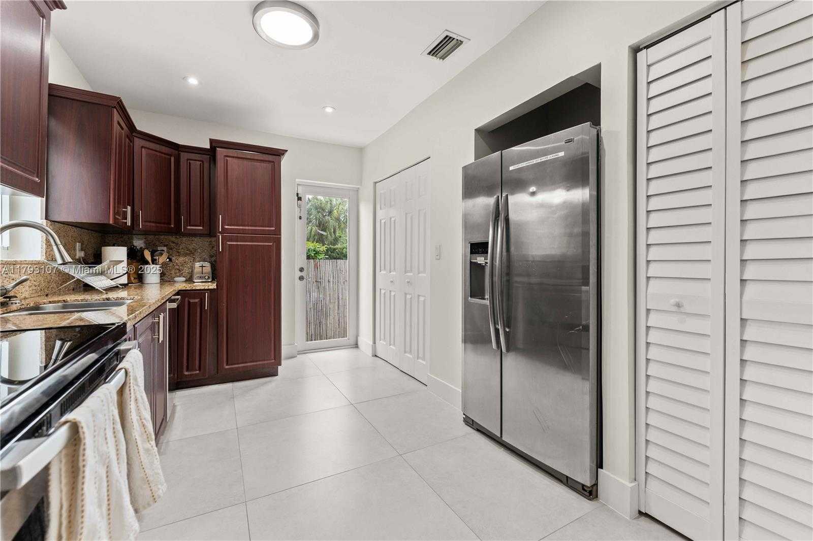 Small Image of 38 NORTH EAST 50TH ST, Miami Number 15
