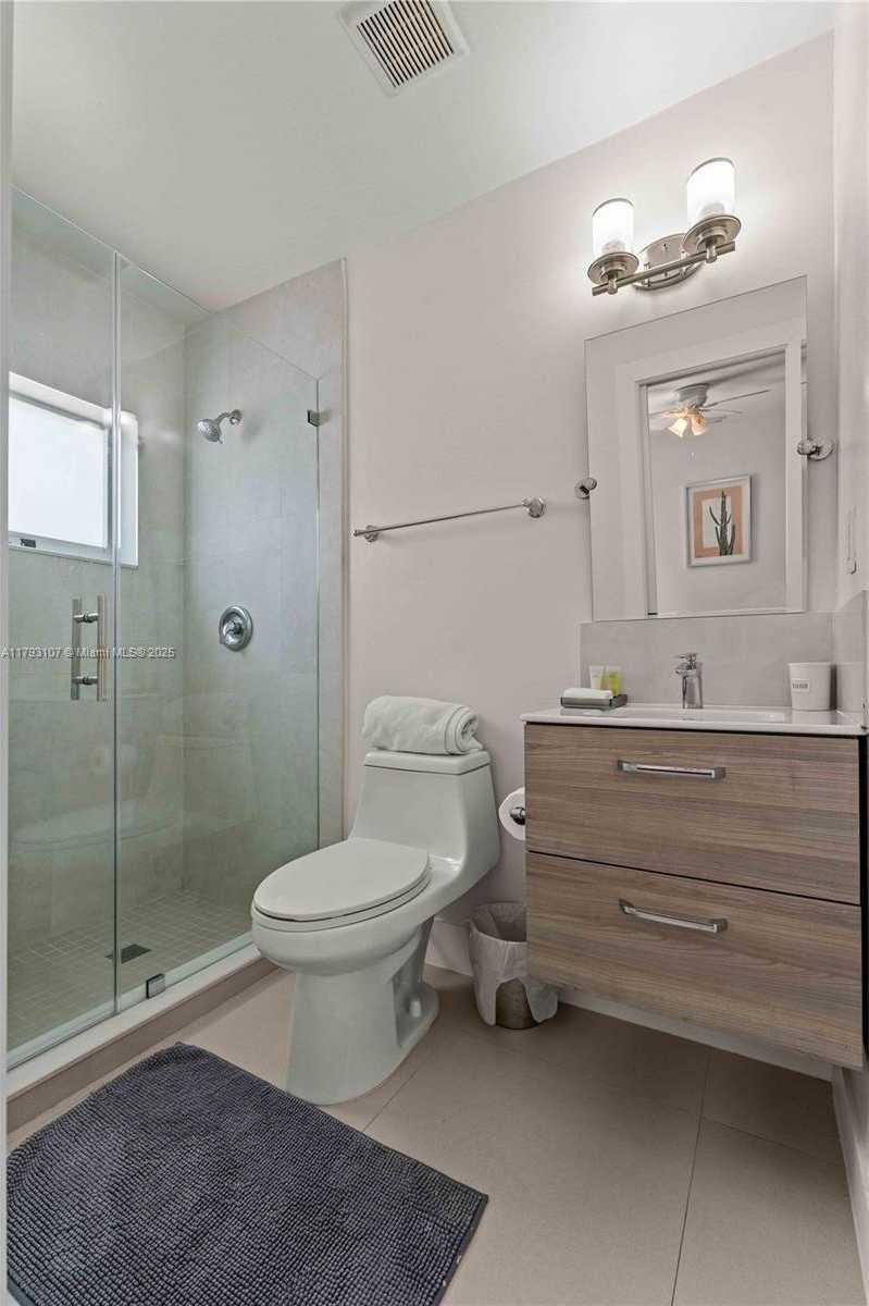 Small Image of 38 NORTH EAST 50TH ST, Miami Number 23