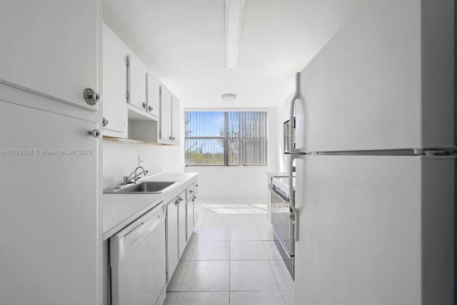 Small Image of 1300 NORTH EAST MIAMI GARDENS DR #621E, Miami Number 13