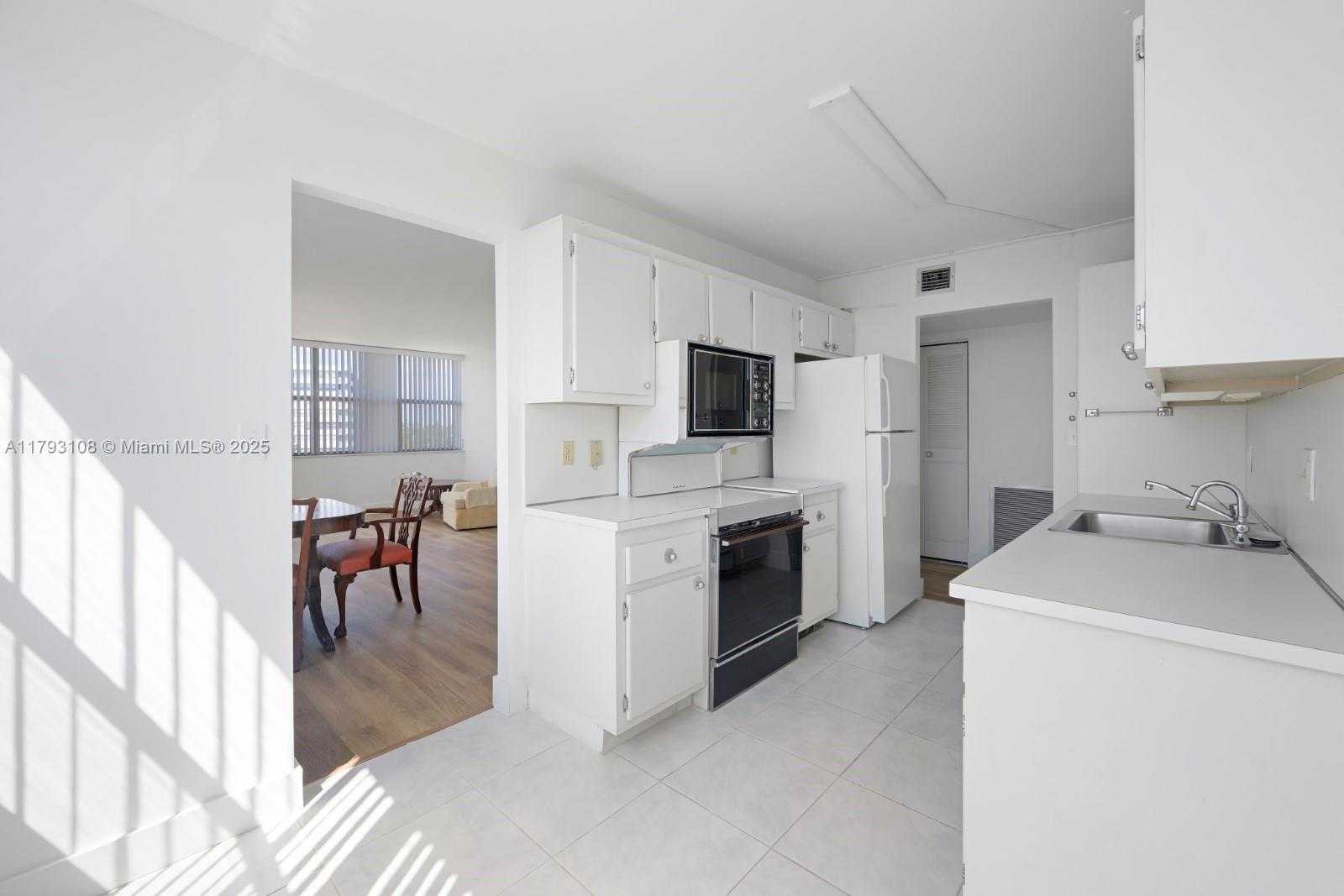 Small Image of 1300 NORTH EAST MIAMI GARDENS DR #621E, Miami Number 16