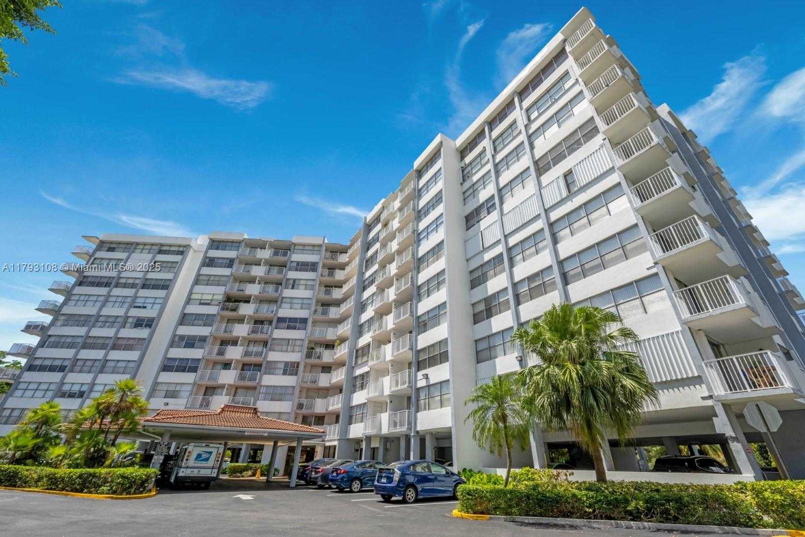 Small Image of 1300 NORTH EAST MIAMI GARDENS DR #621E, Miami Number 2