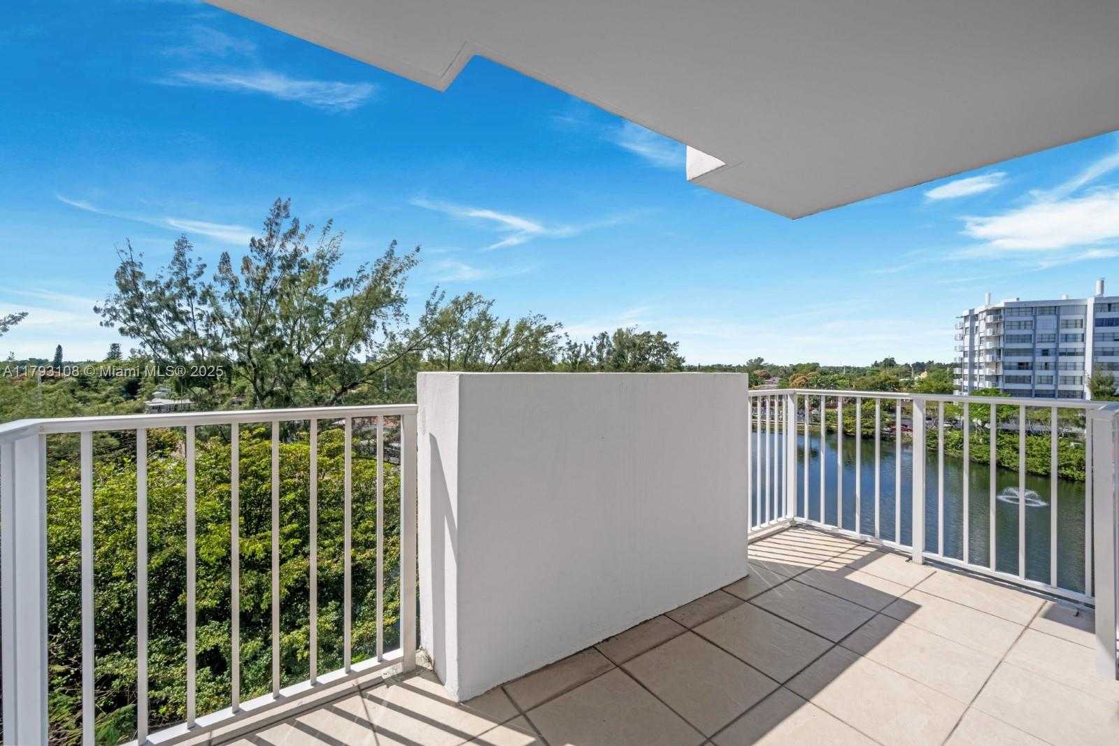 Small Image of 1300 NORTH EAST MIAMI GARDENS DR #621E, Miami Number 25