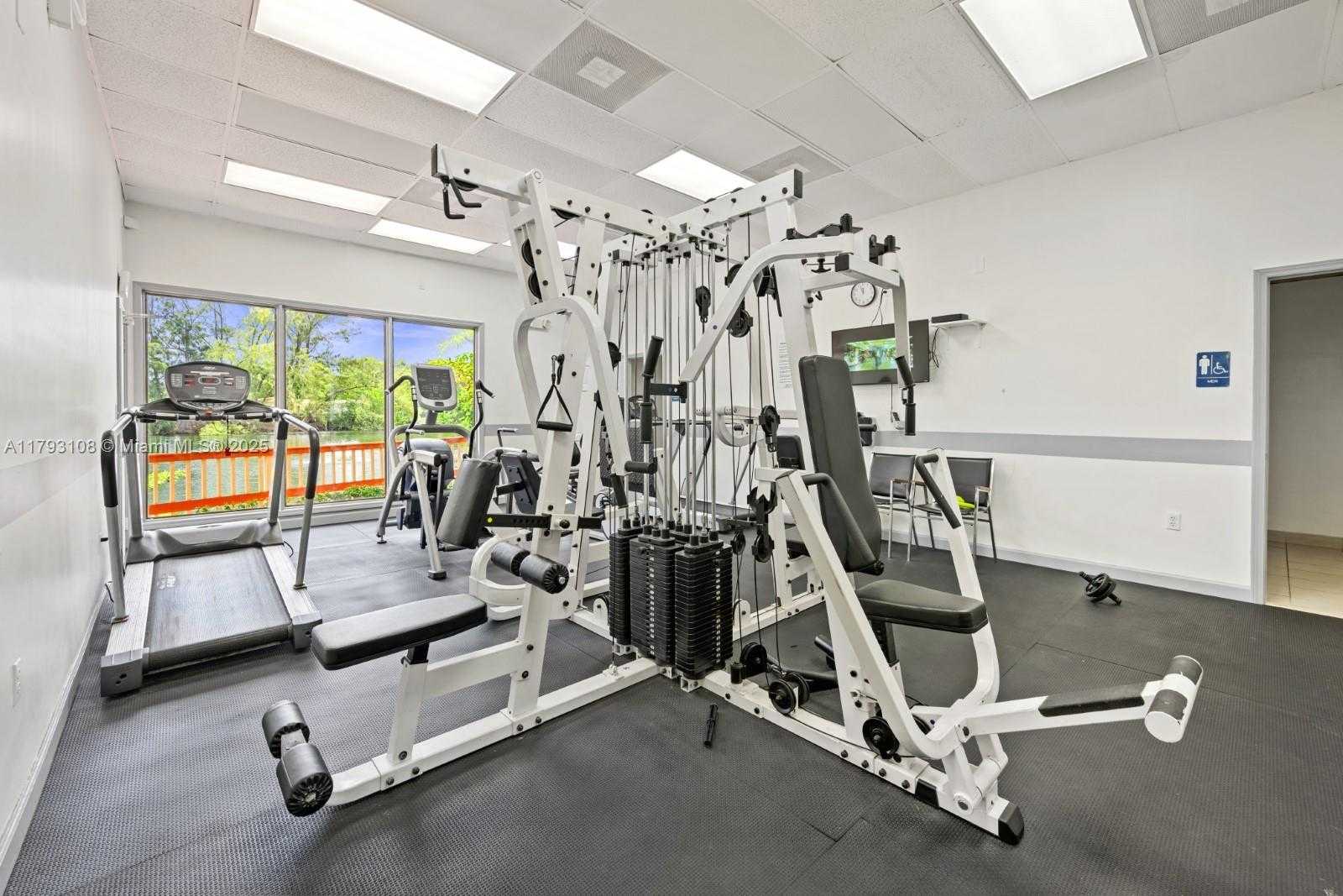 Small Image of 1300 NORTH EAST MIAMI GARDENS DR #621E, Miami Number 31