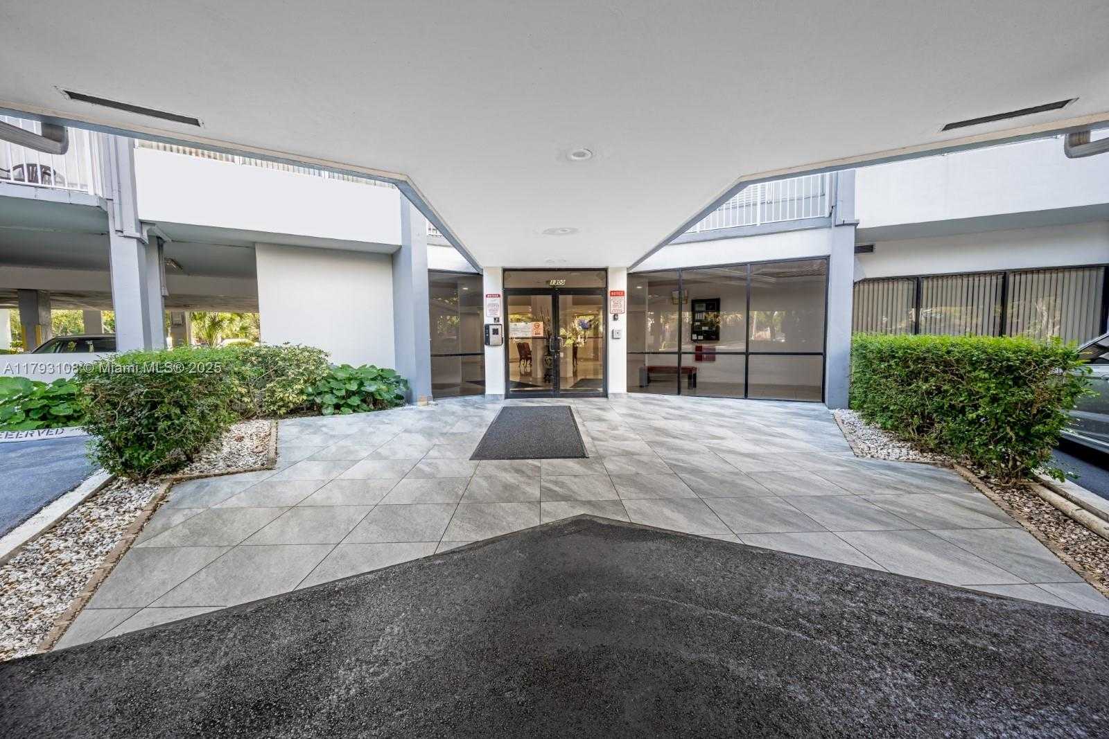 Small Image of 1300 NORTH EAST MIAMI GARDENS DR #621E, Miami Number 4