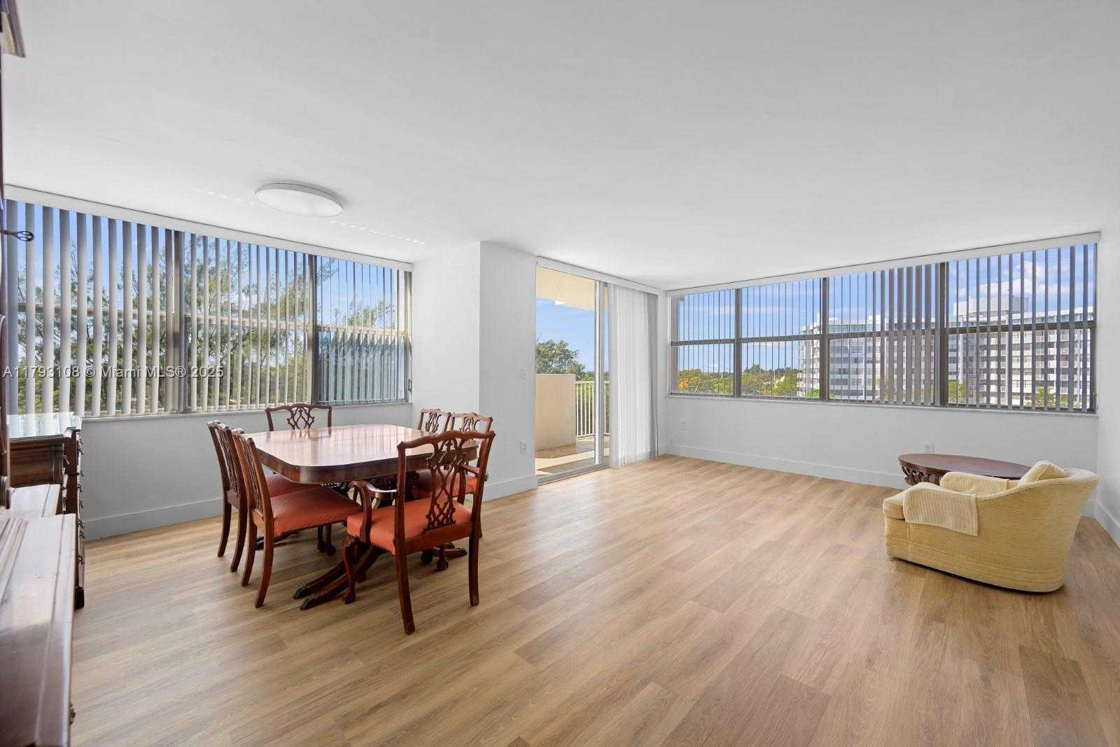 Small Image of 1300 NORTH EAST MIAMI GARDENS DR #621E, Miami Number 8