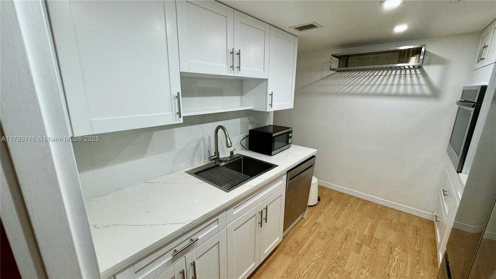 Small Image of 900 BAY DR #719, Miami Beach Number 9