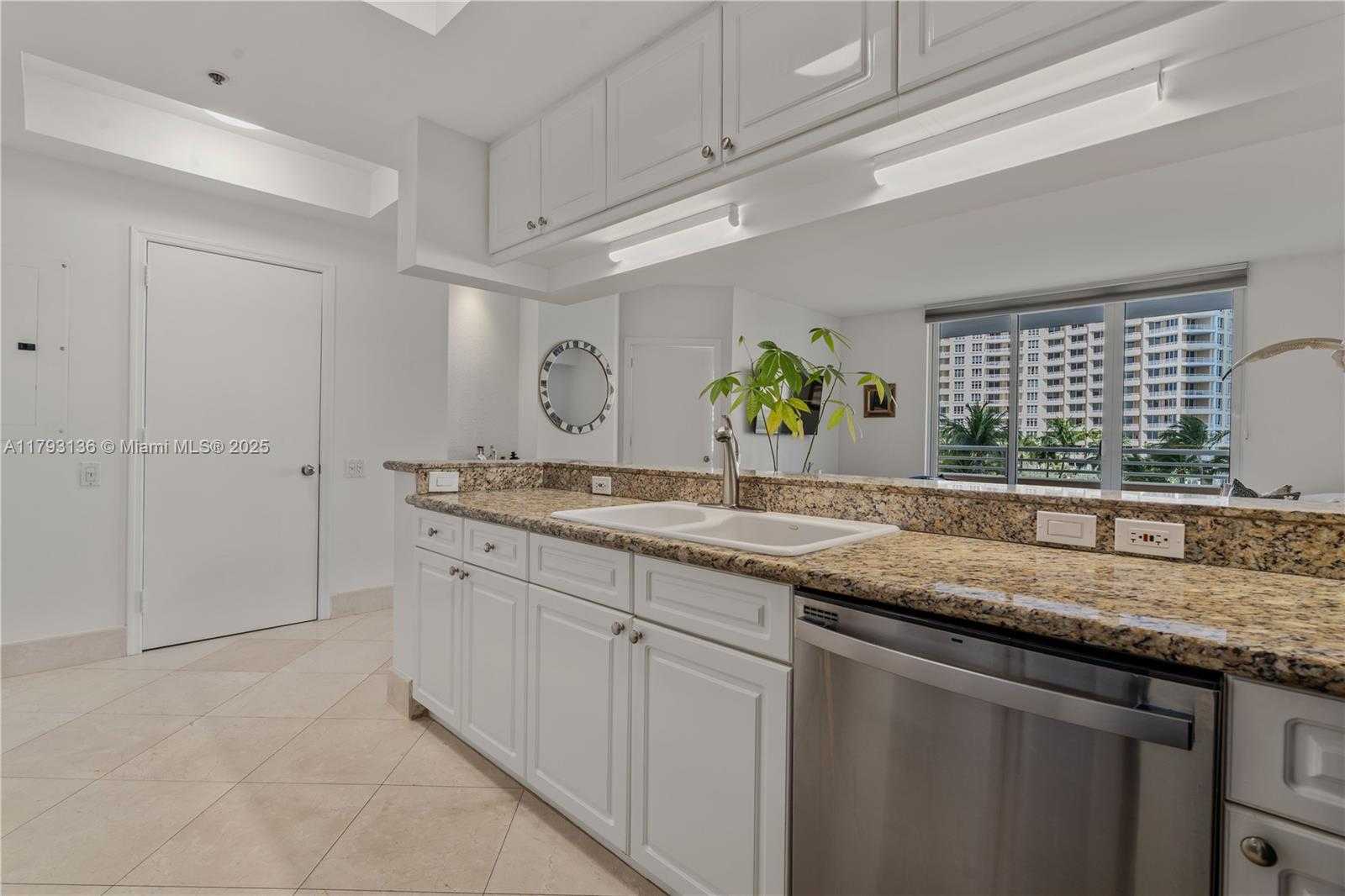 Small Image of 808 BRICKELL KEY DR #707, Miami Number 19