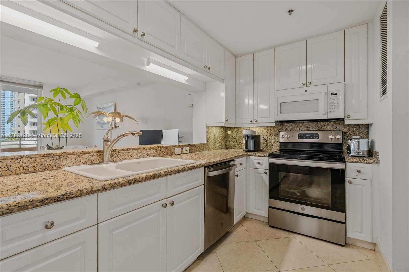 Small Image of 808 BRICKELL KEY DR #707, Miami Number 4