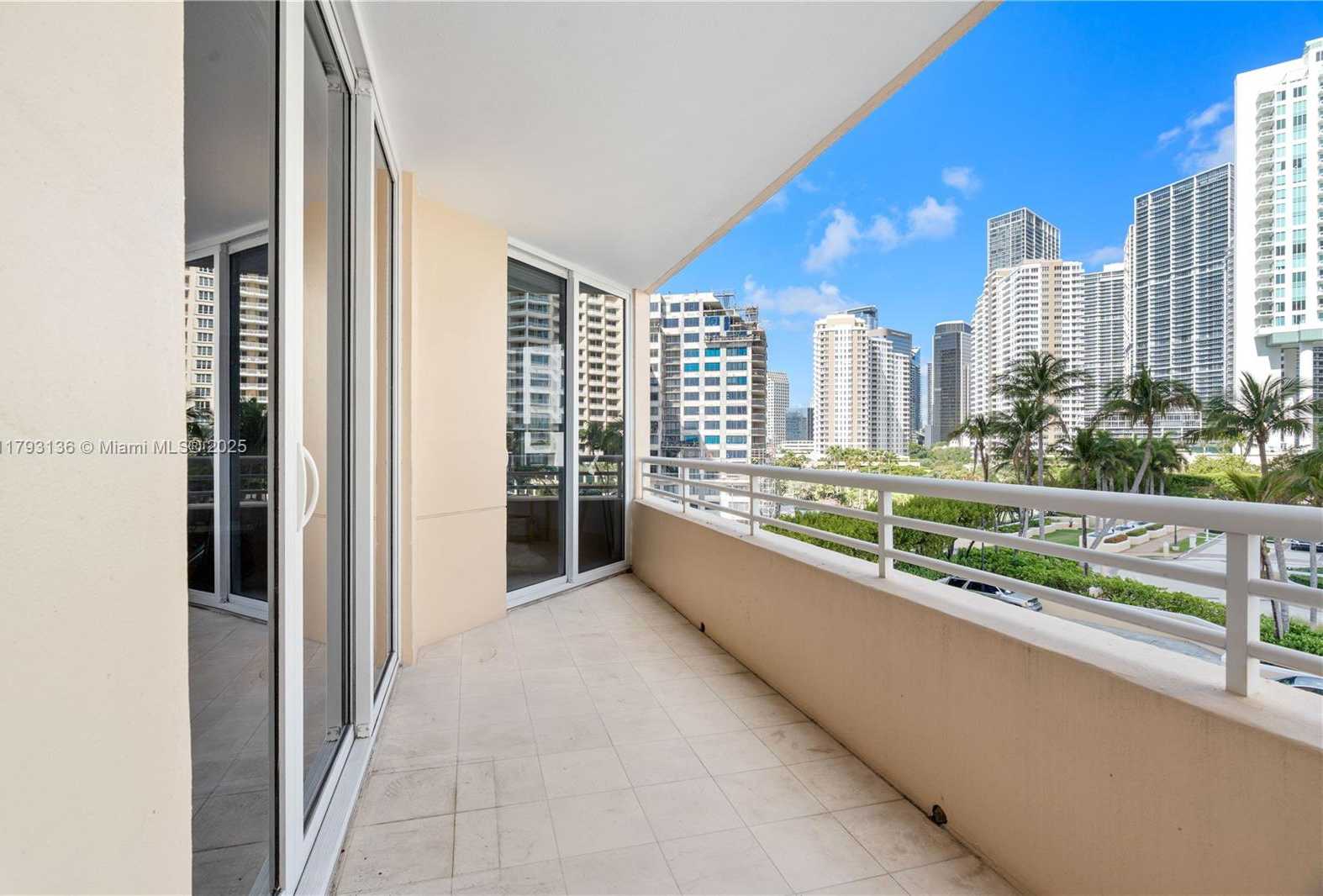 Small Image of 808 BRICKELL KEY DR #707, Miami Number 7