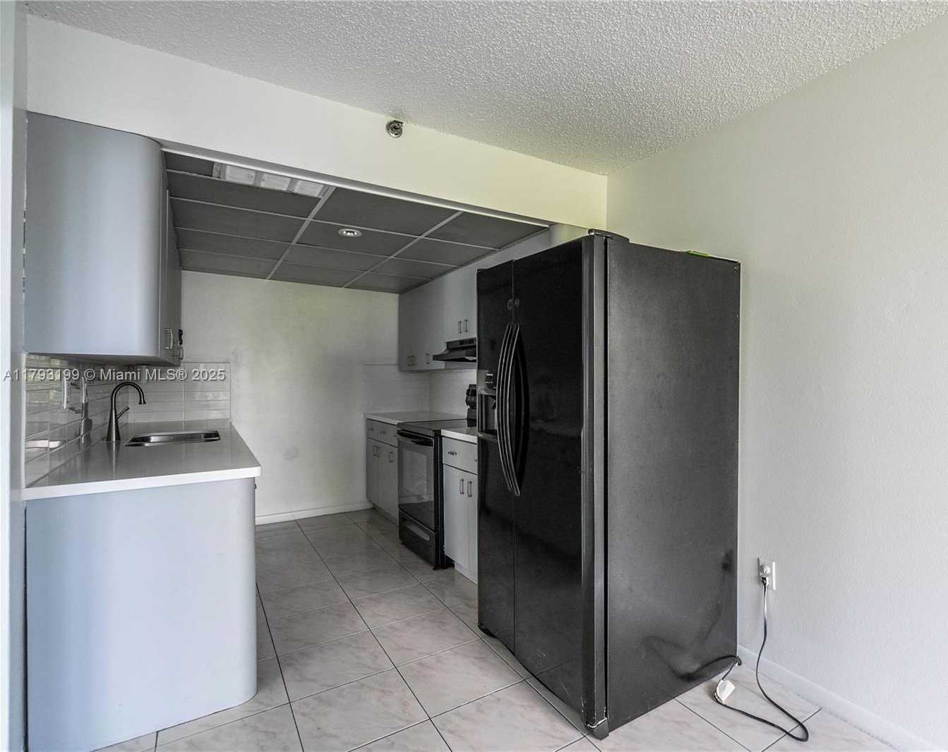 Small Image of 17600 NORTH BAY RD #N407, Sunny Isles Beach Number 8
