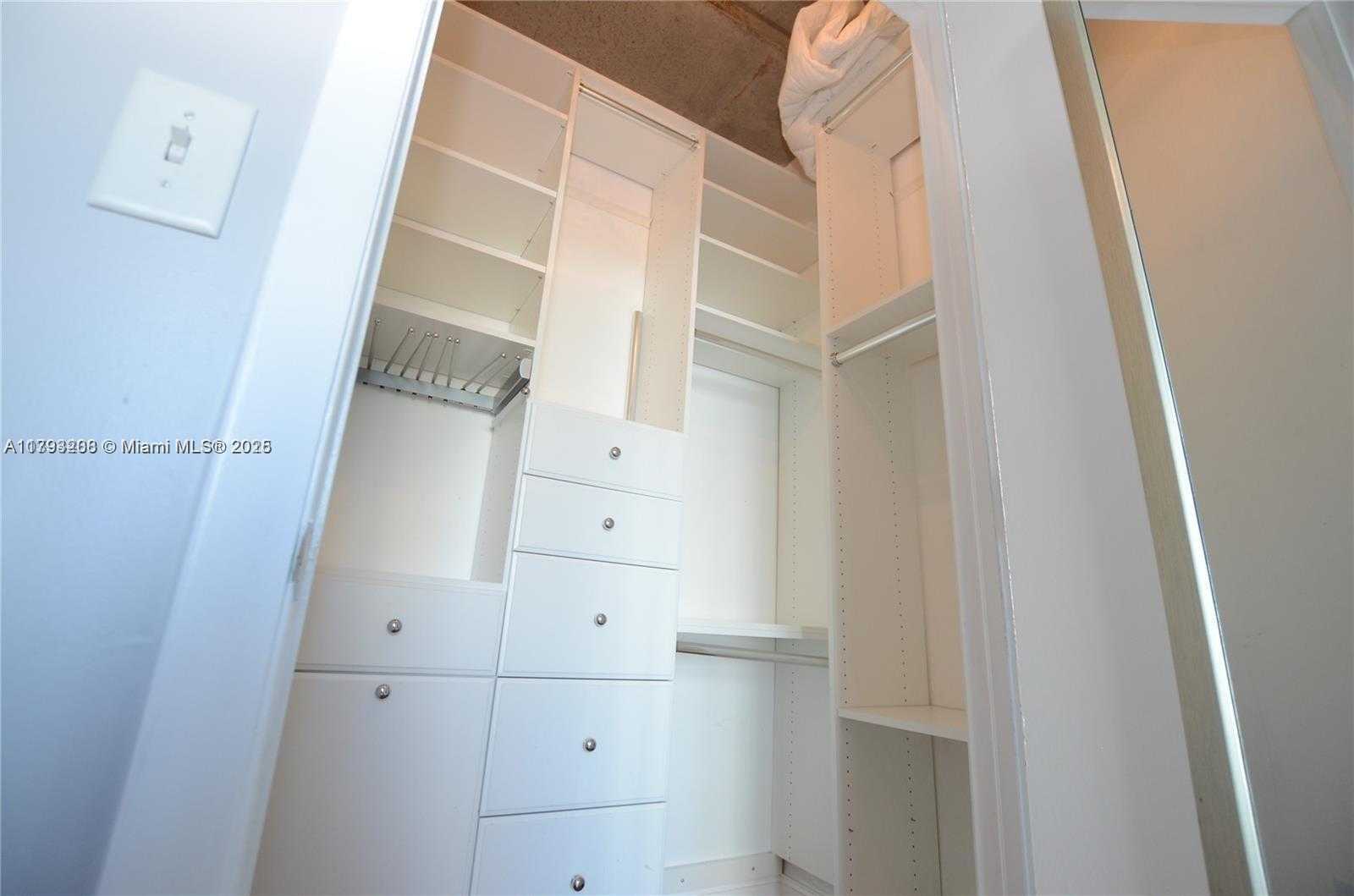 Small Image of 10 SOUTH WEST SOUTH RIVER DR #903, Miami Number 17