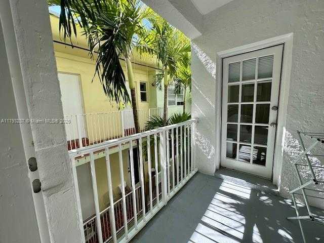 Small Image of 940 7TH ST #940D, Miami Beach Number 12
