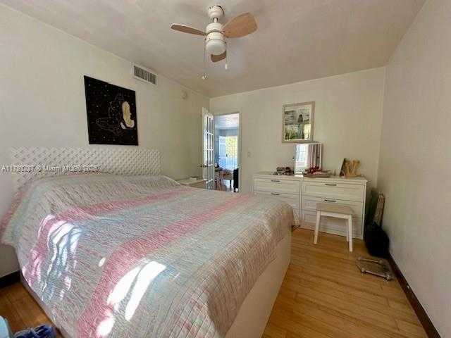 Small Image of 940 7TH ST #940D, Miami Beach Number 2