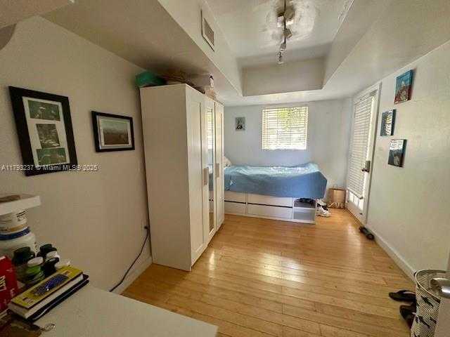 Small Image of 940 7TH ST #940D, Miami Beach Number 3