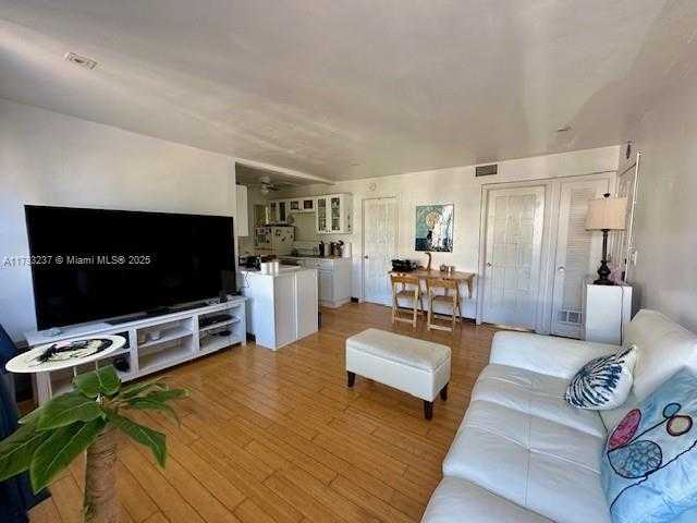 Small Image of 940 7TH ST #940D, Miami Beach Number 7