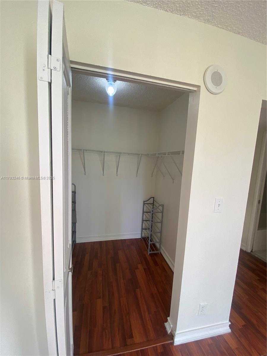 Small Image of 16909 NORTH BAY RD #415, Sunny Isles Beach Number 4