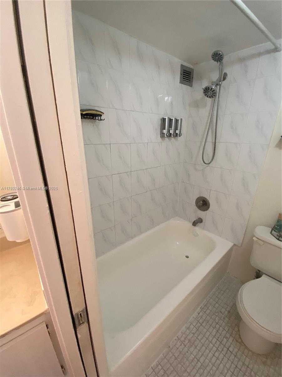 Small Image of 16909 NORTH BAY RD #415, Sunny Isles Beach Number 5