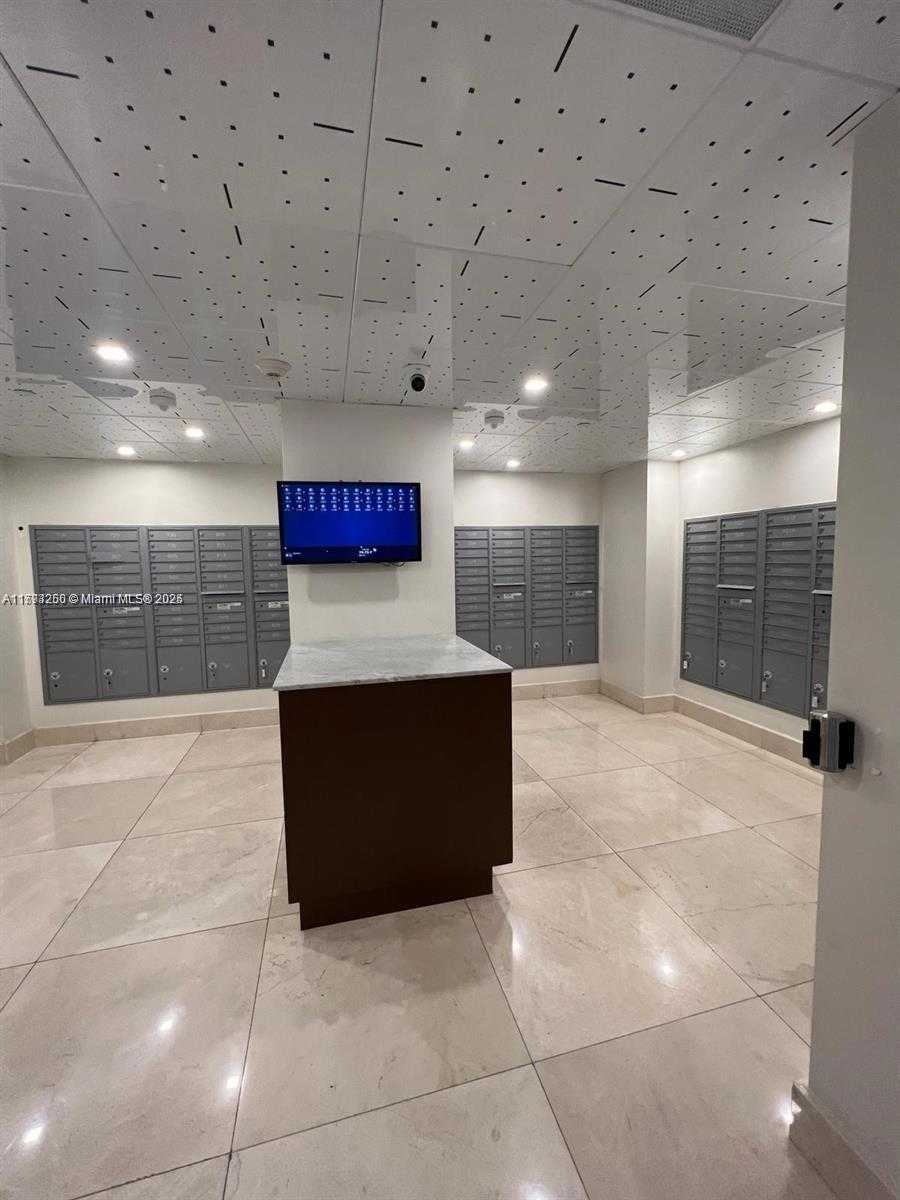 Small Image of 540 BRICKELL KEY DR #722, Miami Number 4
