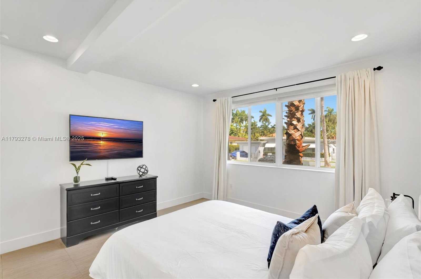 Small Image of 7800 CENTER BAY DRIVE, North Bay Village Number 10