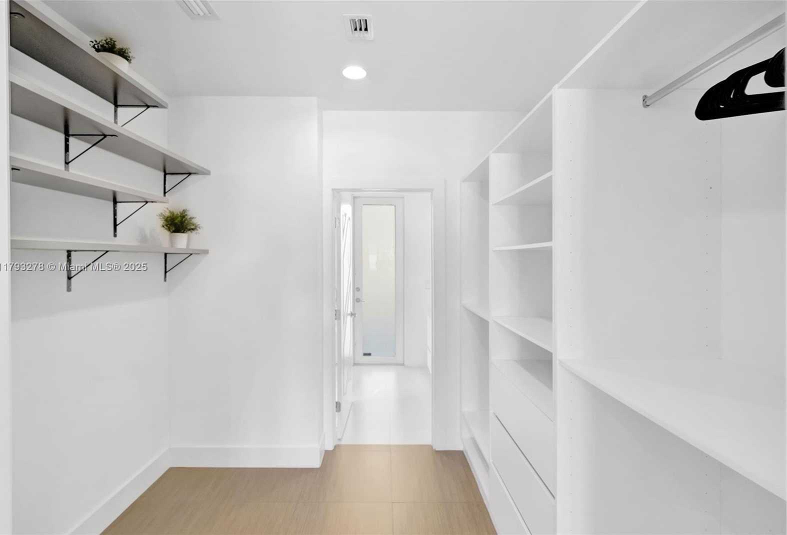 Small Image of 7800 CENTER BAY DRIVE, North Bay Village Number 11