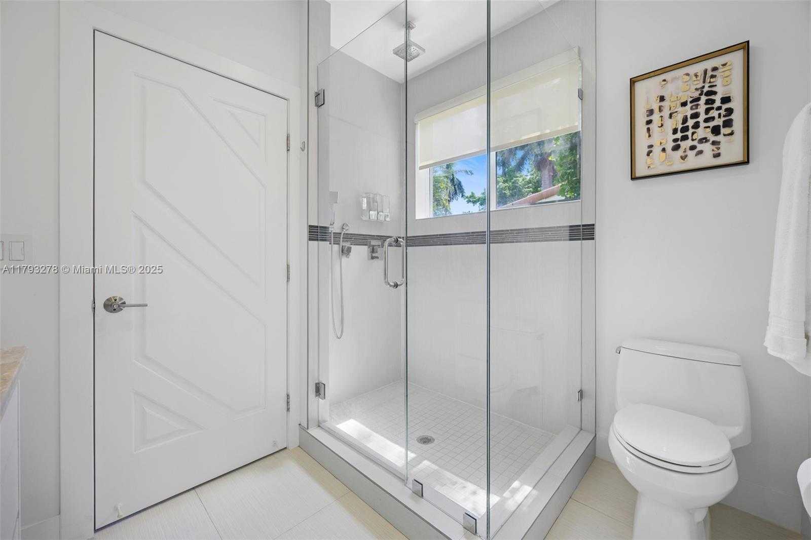 Small Image of 7800 CENTER BAY DRIVE, North Bay Village Number 16