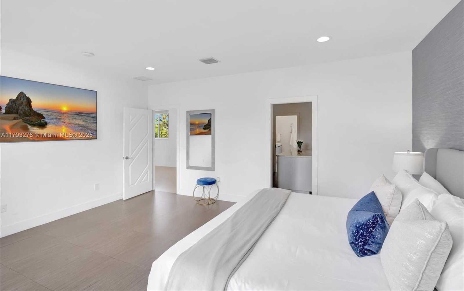 Small Image of 7800 CENTER BAY DRIVE, North Bay Village Number 25