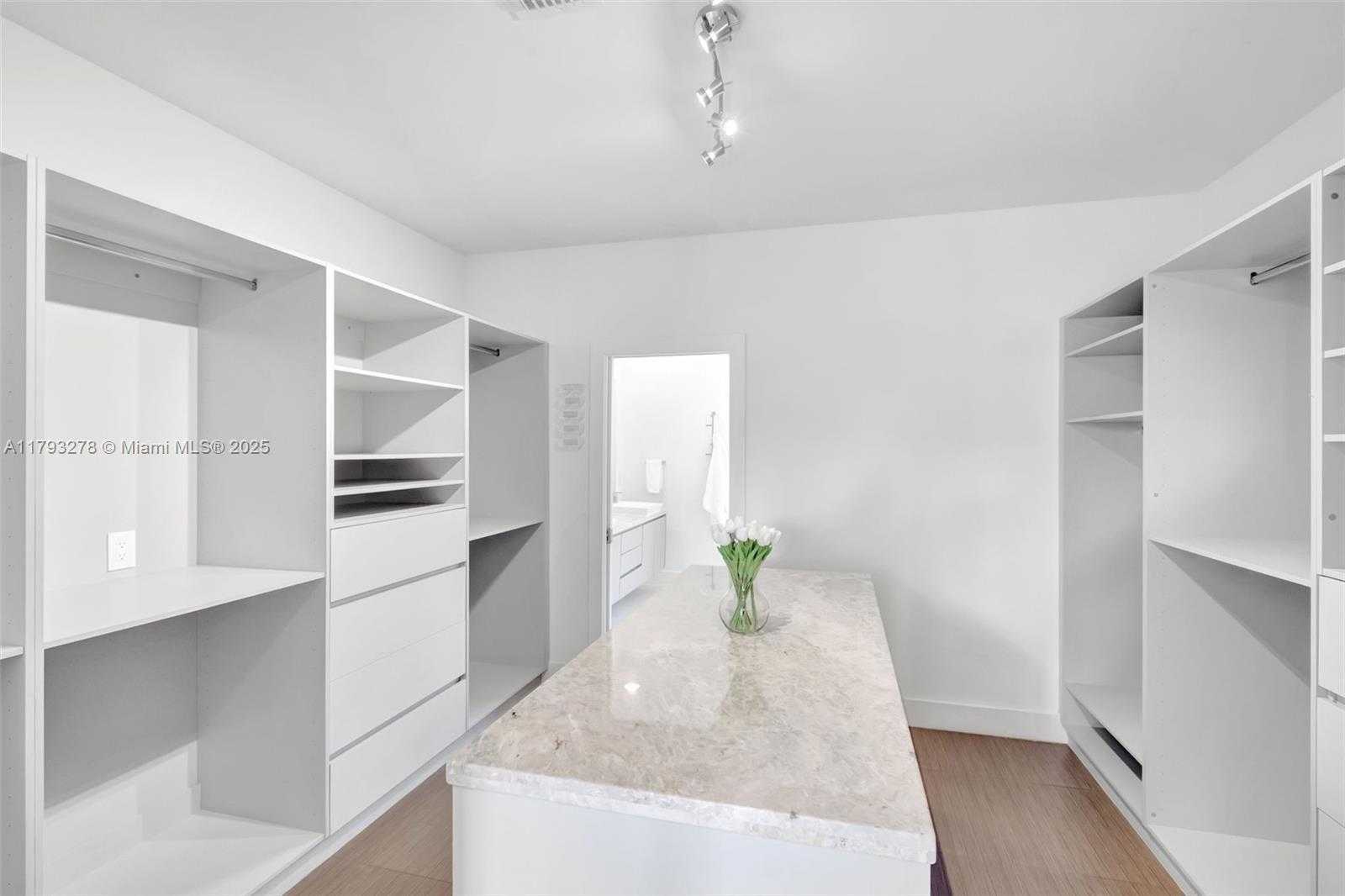 Small Image of 7800 CENTER BAY DRIVE, North Bay Village Number 28