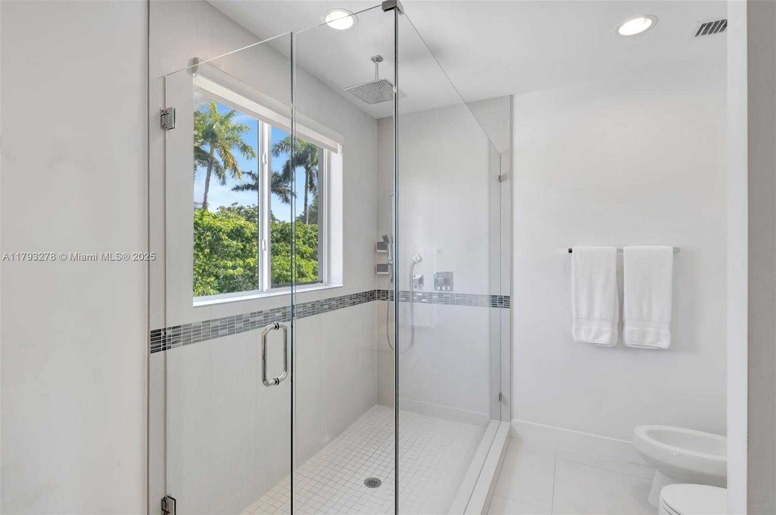 Small Image of 7800 CENTER BAY DRIVE, North Bay Village Number 33