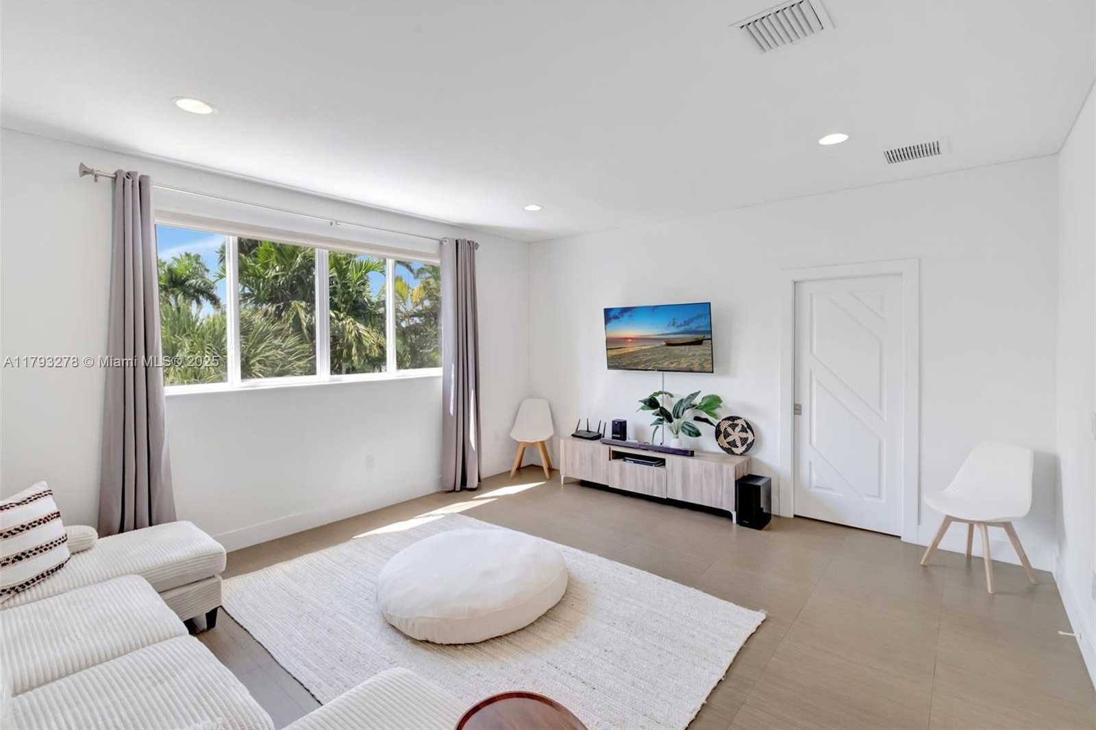 Small Image of 7800 CENTER BAY DRIVE, North Bay Village Number 35