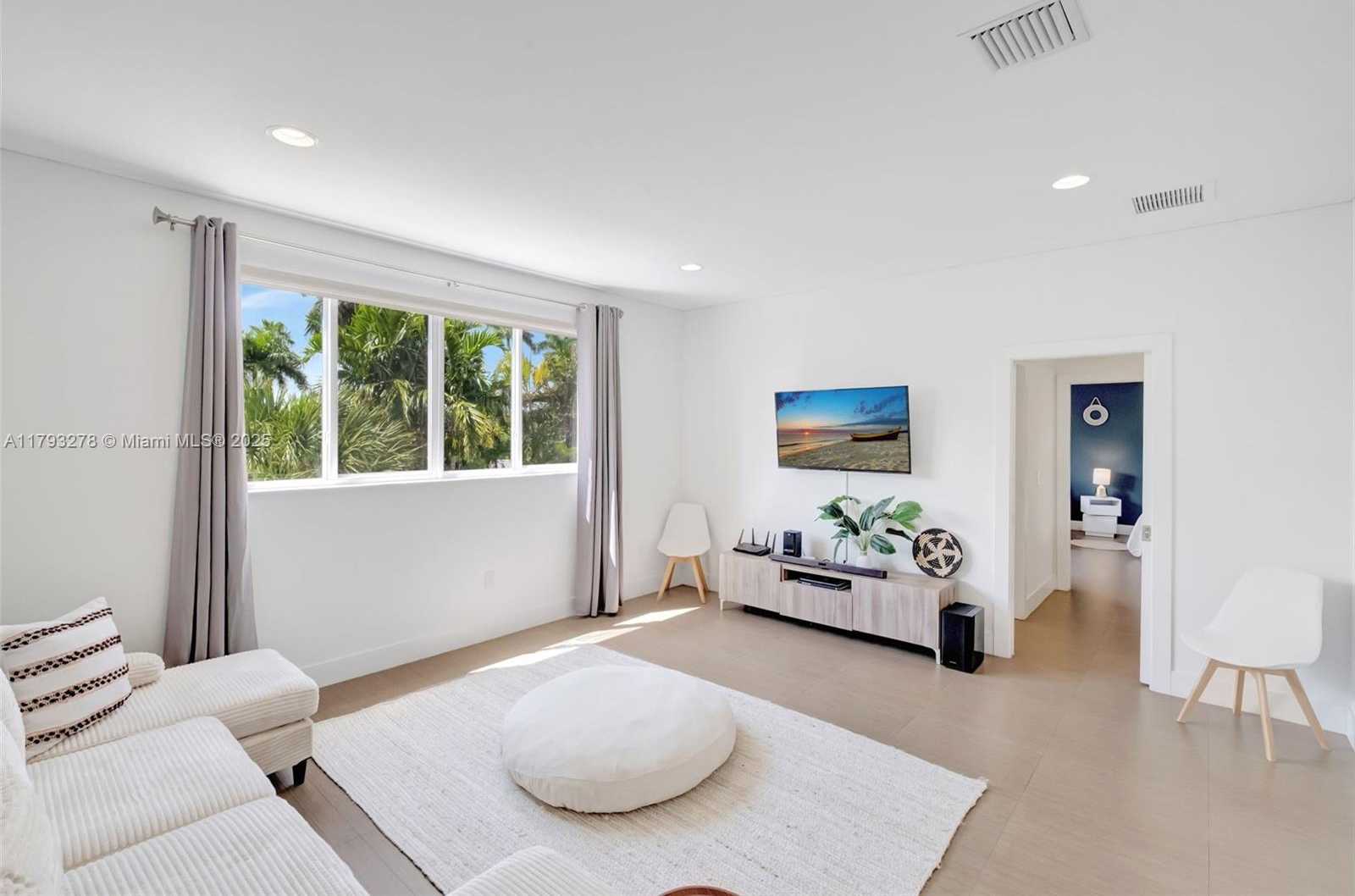 Small Image of 7800 CENTER BAY DRIVE, North Bay Village Number 36