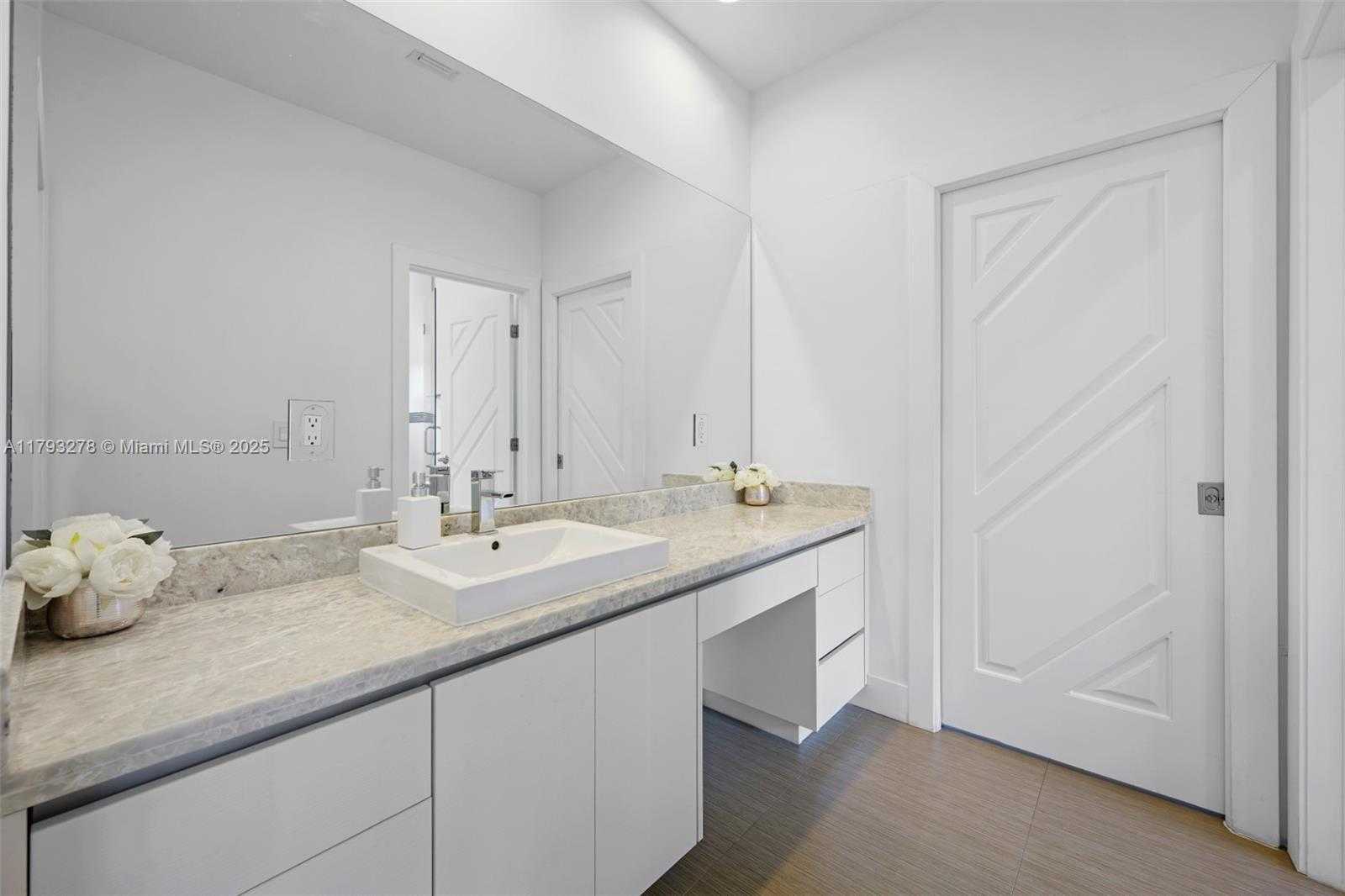 Small Image of 7800 CENTER BAY DRIVE, North Bay Village Number 37