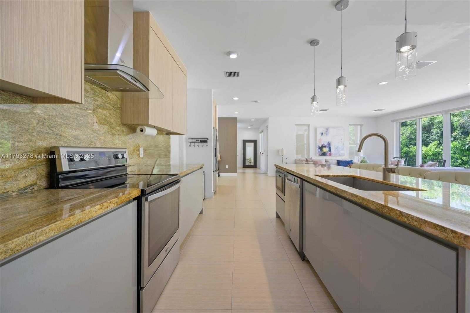 Small Image of 7800 CENTER BAY DRIVE, North Bay Village Number 8