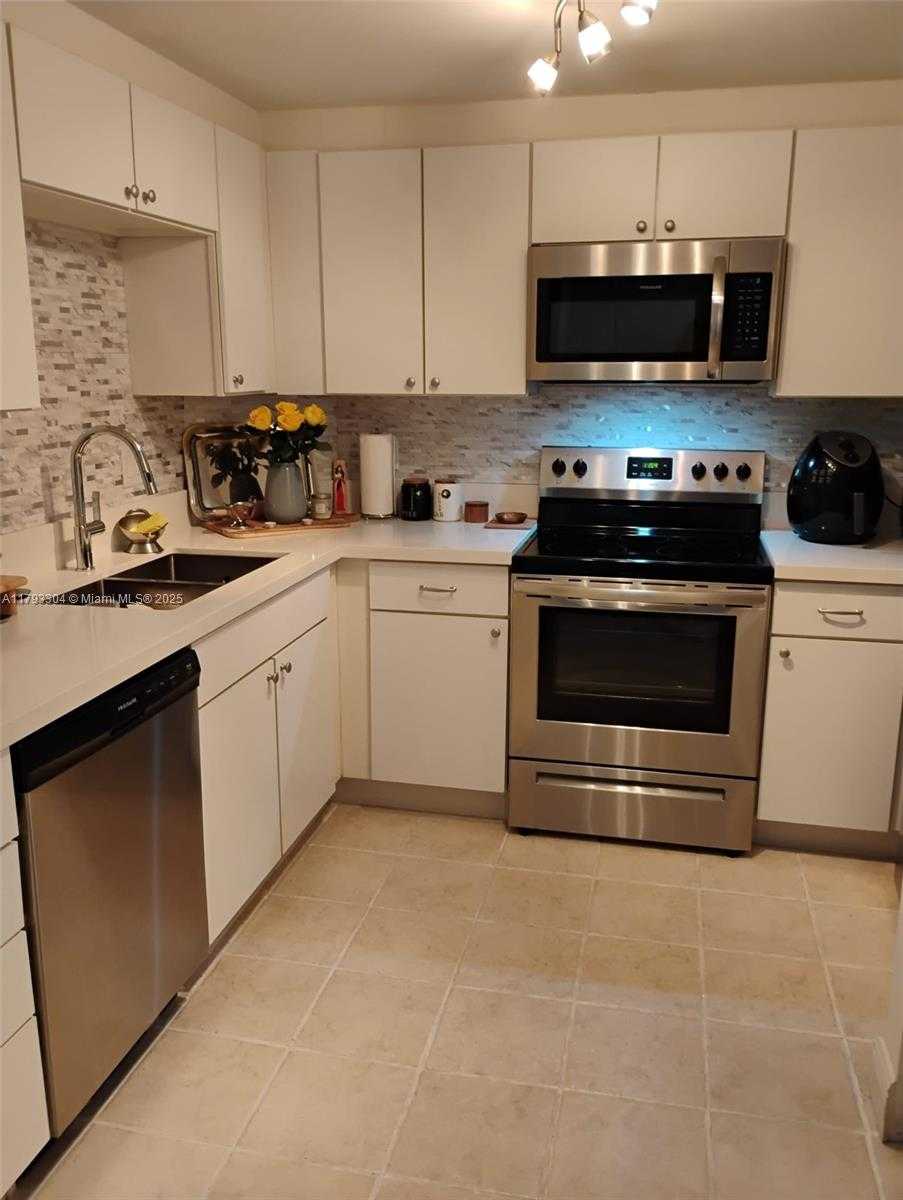Small Image of 1250 SOUTH MIAMI AVE #1203, Miami Number 4