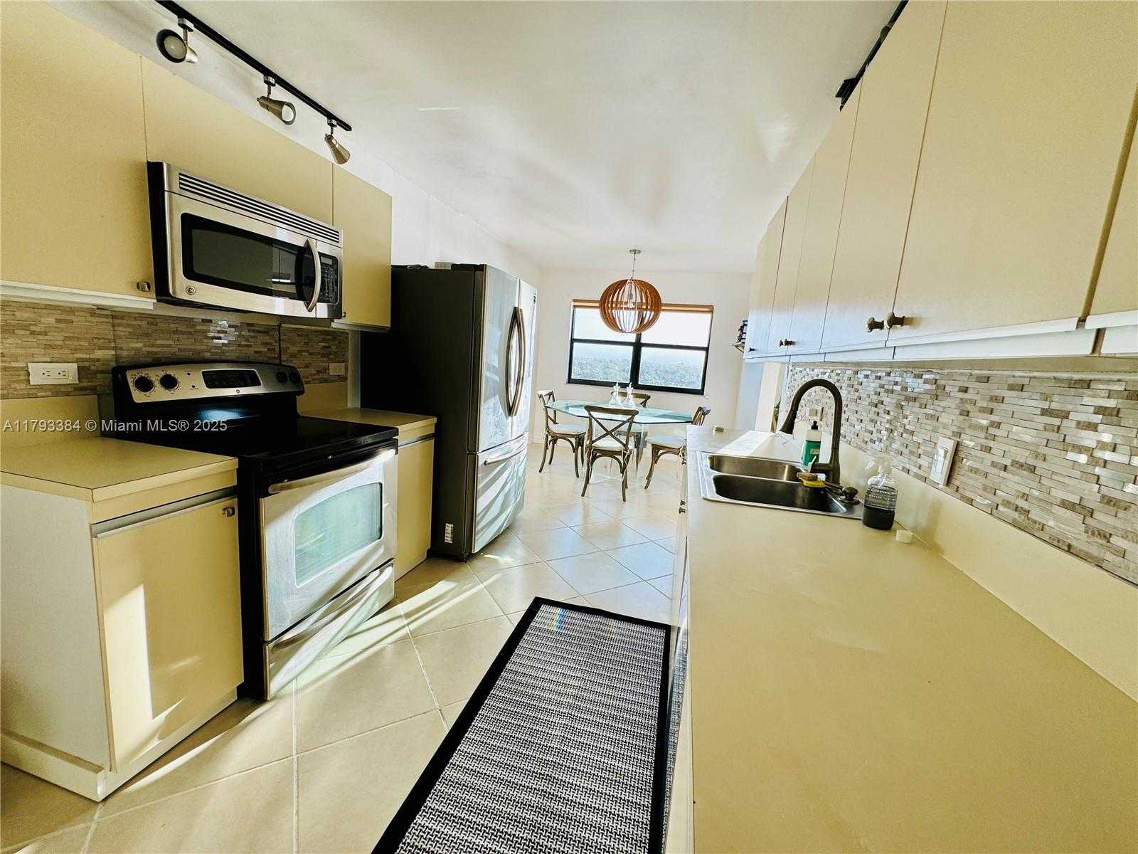 Small Image of 1201 SOUTH OCEAN DR #1011S, Hollywood Number 2