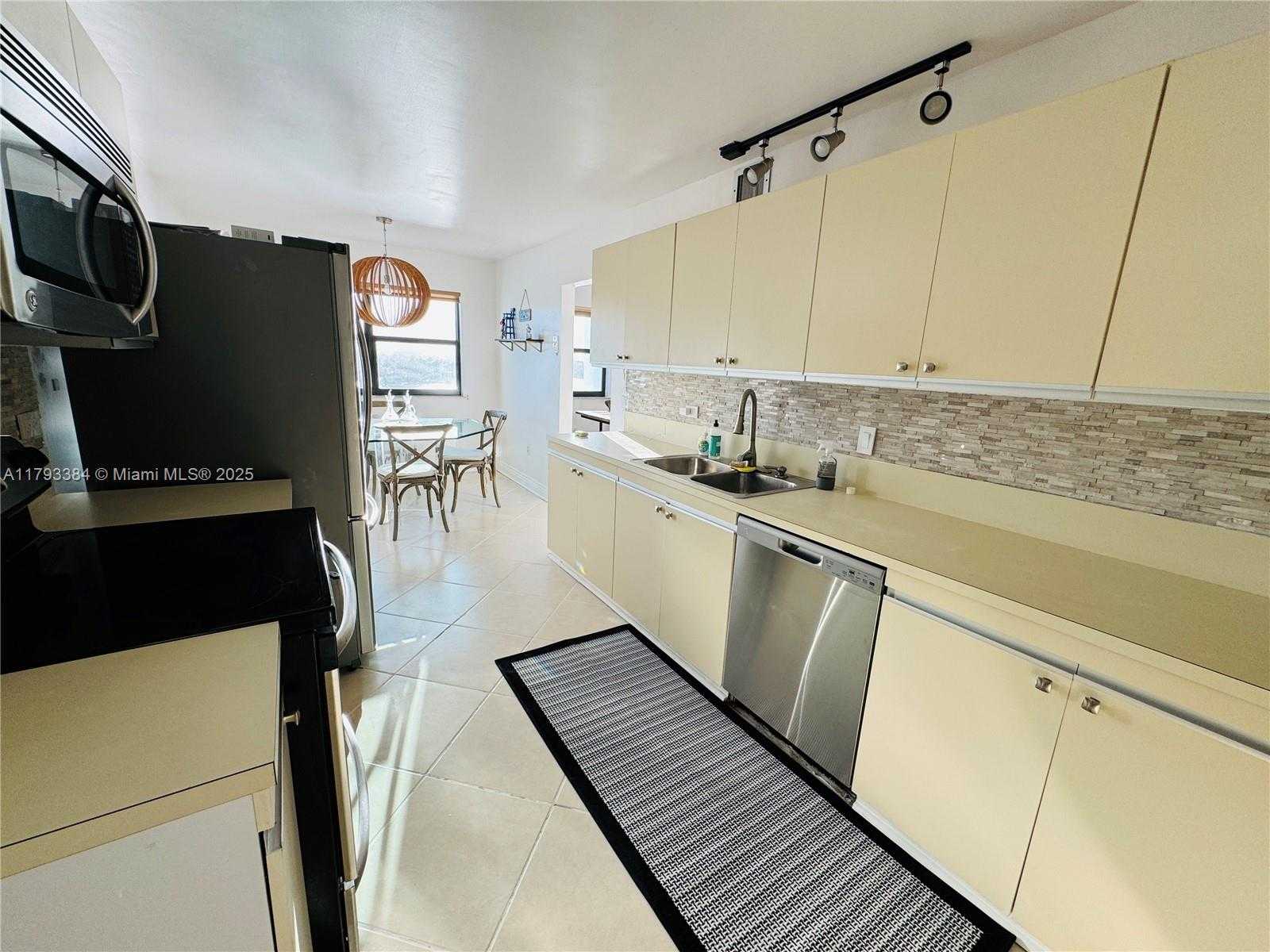 Small Image of 1201 SOUTH OCEAN DR #1011S, Hollywood Number 3