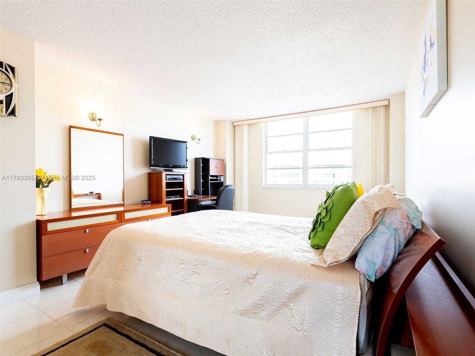 Small Image of 250 174TH ST #2208, Sunny Isles Beach Number 23