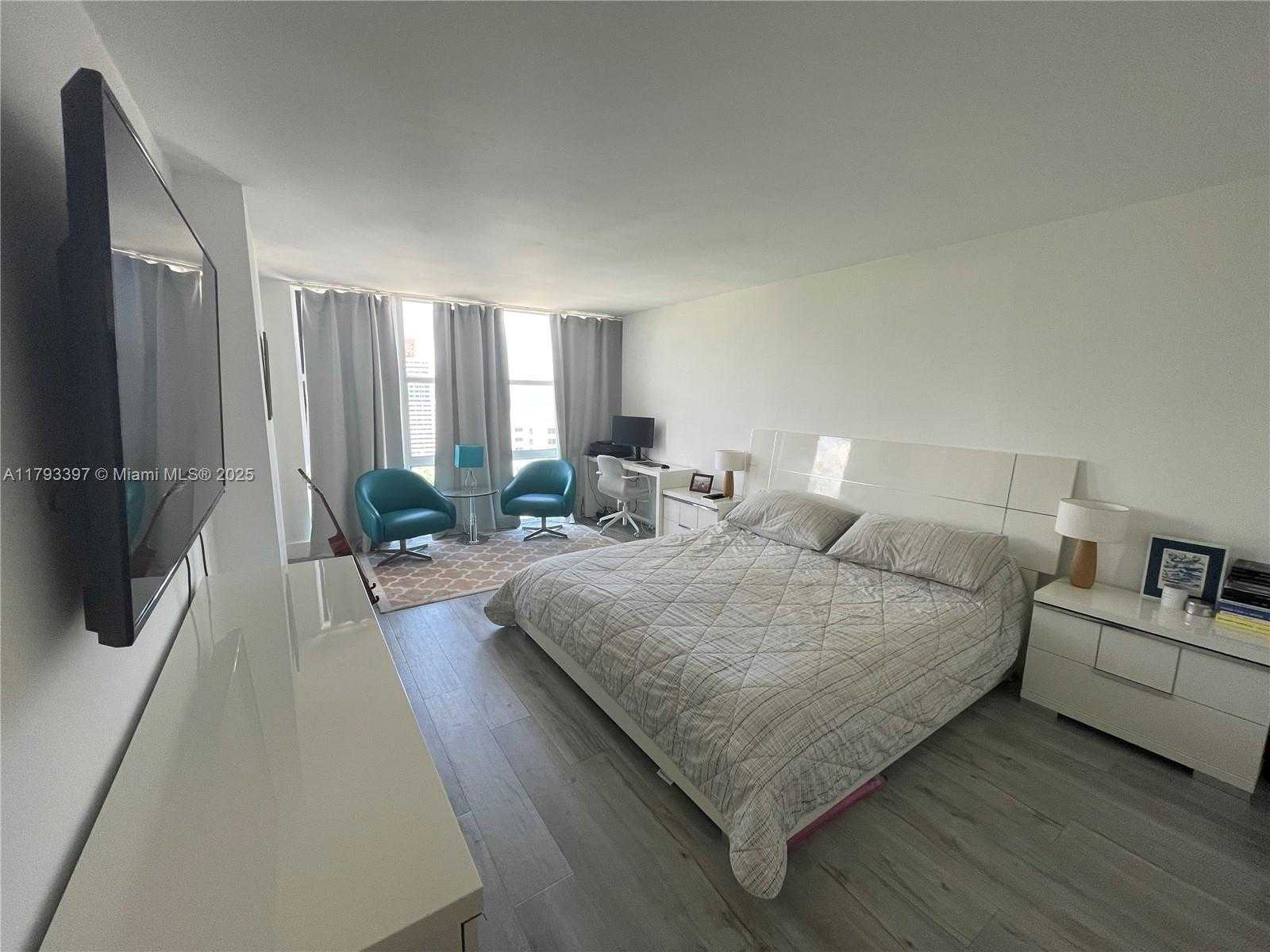 Small Image of 1901 BRICKELL AVE #B2111, Miami Number 4