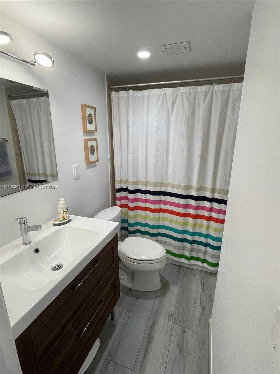 Small Image of 1901 BRICKELL AVE #B2111, Miami Number 6