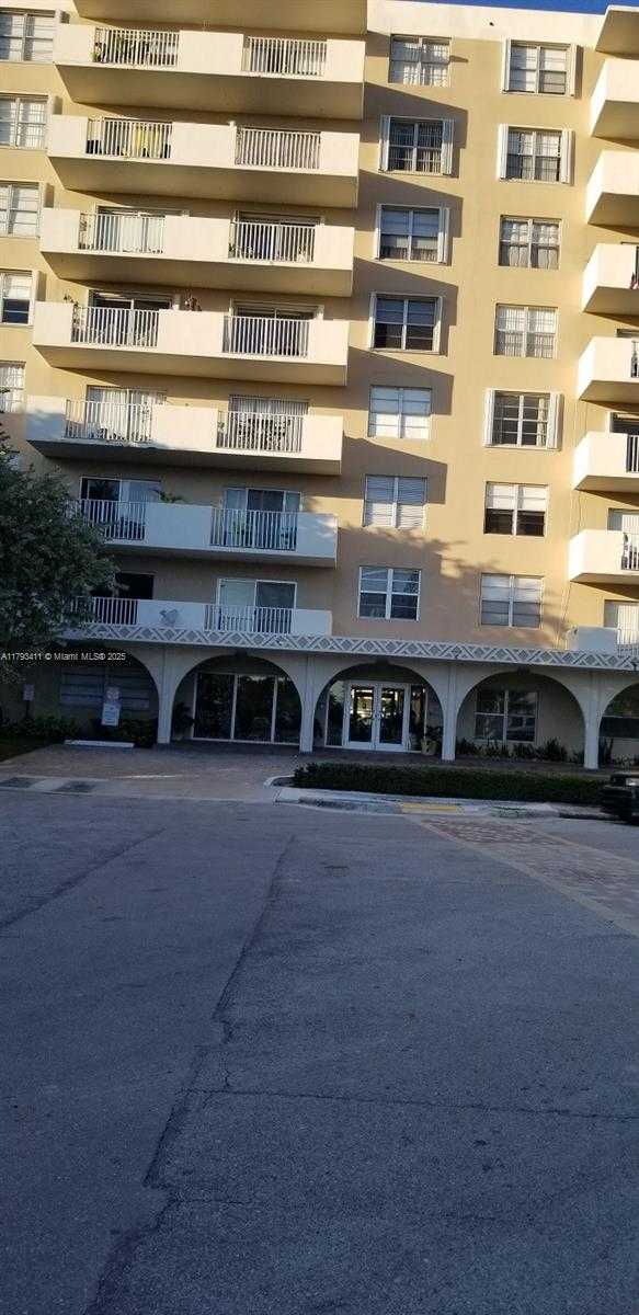 Small Image of 1455 NORTH TREASURE DR #1K, North Bay Village Number 15