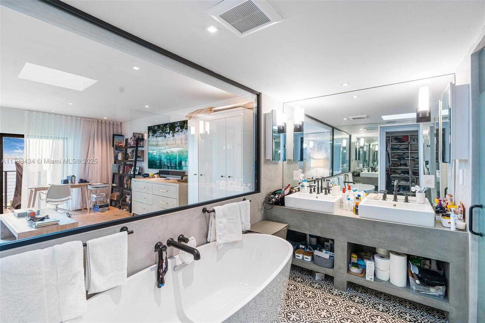 Small Image of 166 HARBOR DR #2B, Key Biscayne Number 13