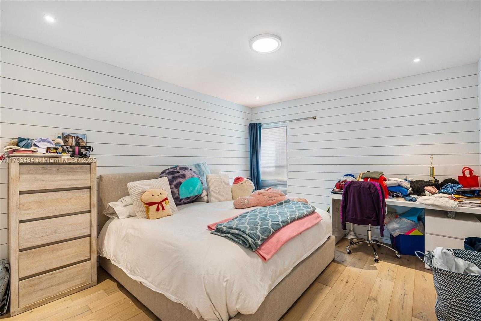 Small Image of 166 HARBOR DR #2B, Key Biscayne Number 14