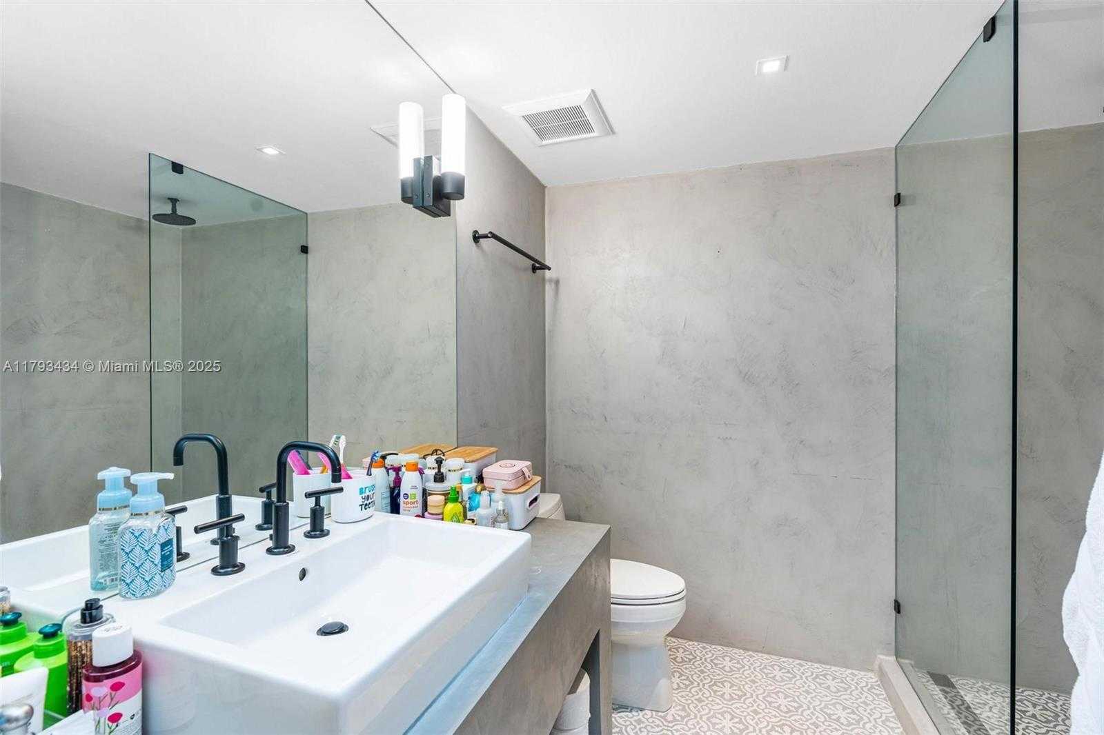Small Image of 166 HARBOR DR #2B, Key Biscayne Number 15
