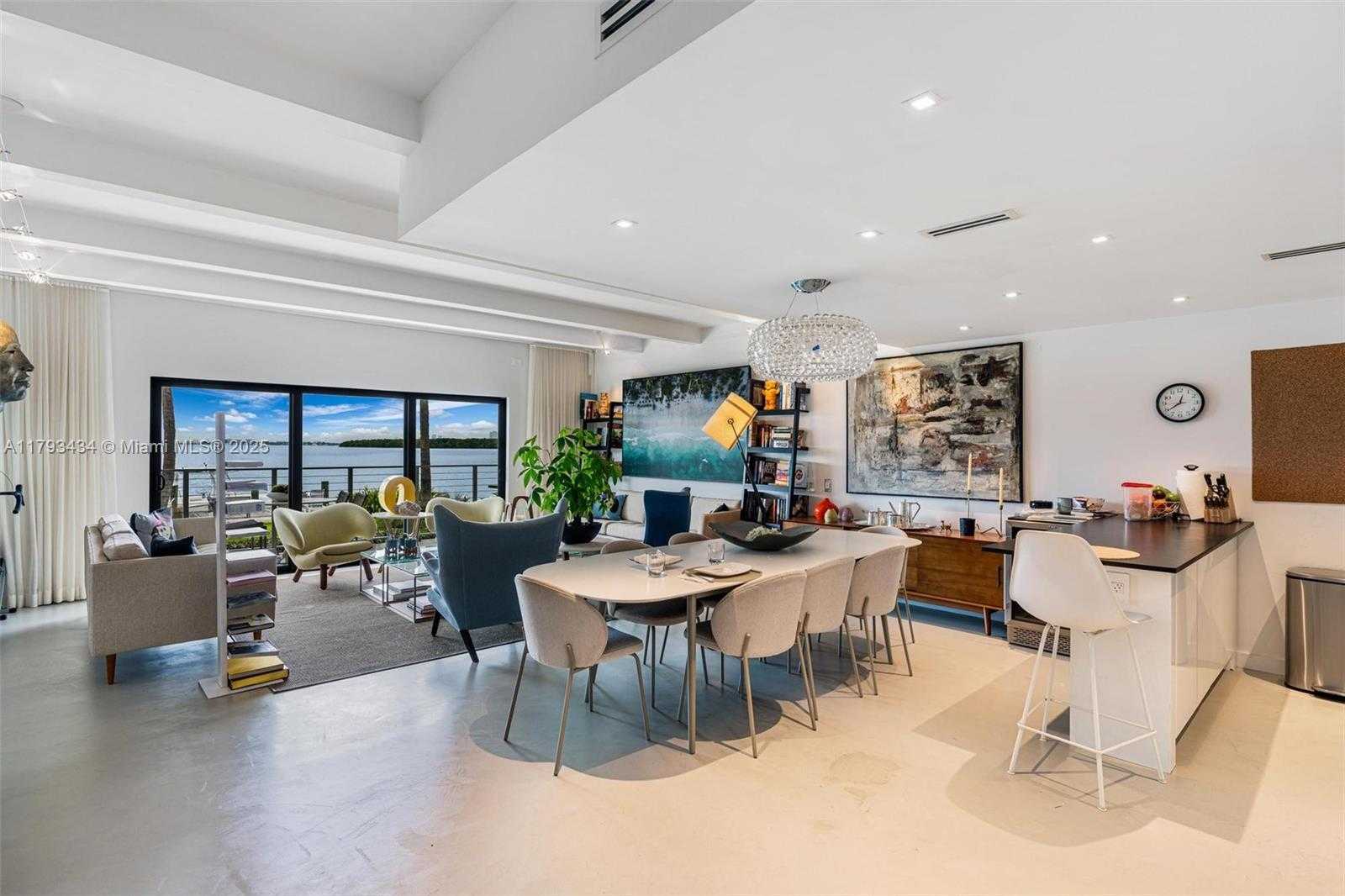 Small Image of 166 HARBOR DR #2B, Key Biscayne Number 3
